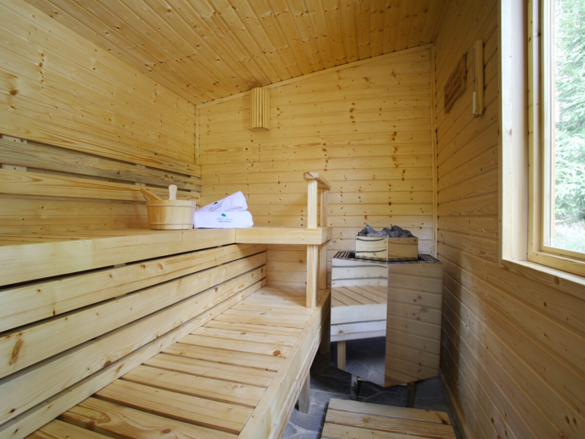 Sauna innen - Gartensauna Waldhaus Anna