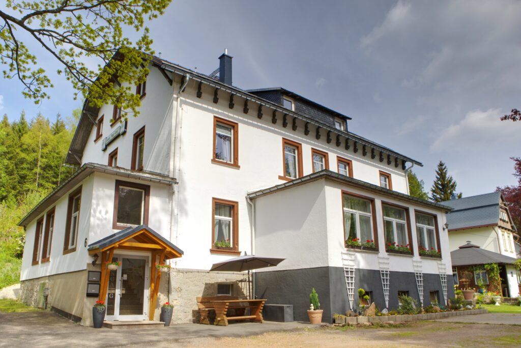 Waldhaus Anna mit Parkplatz am Haus